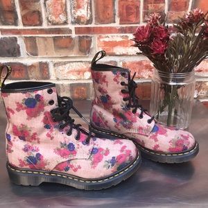 Dr. Martens Floral Beige Size 8 NWOT